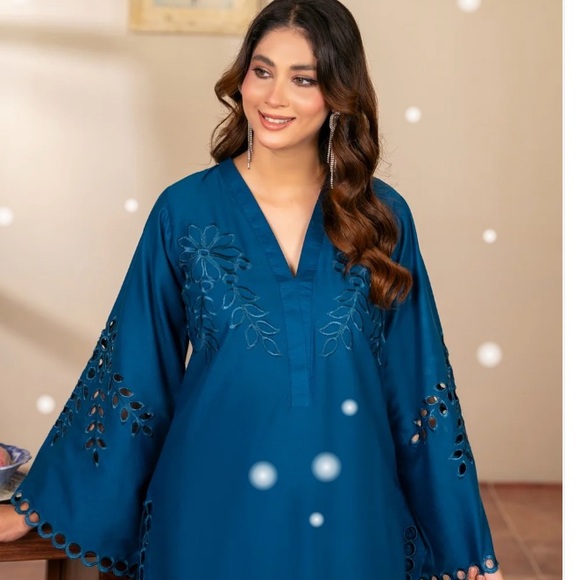 Elegant Blue Embroidered Kurta Set 2Pc - Picture 4 of 6